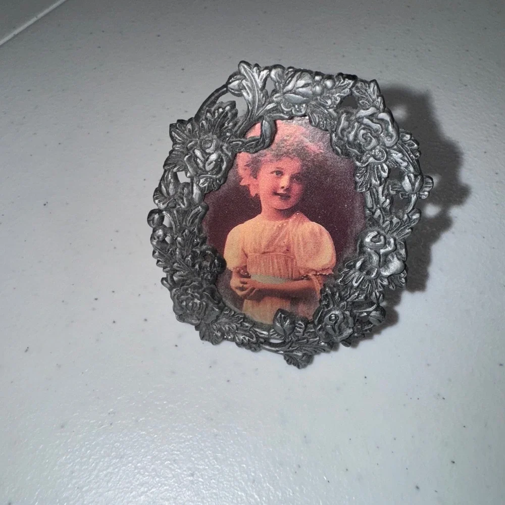 Vintage Cottagecore‎ Pewter Mini Floral Picture Frame Oval Victorian Coquette